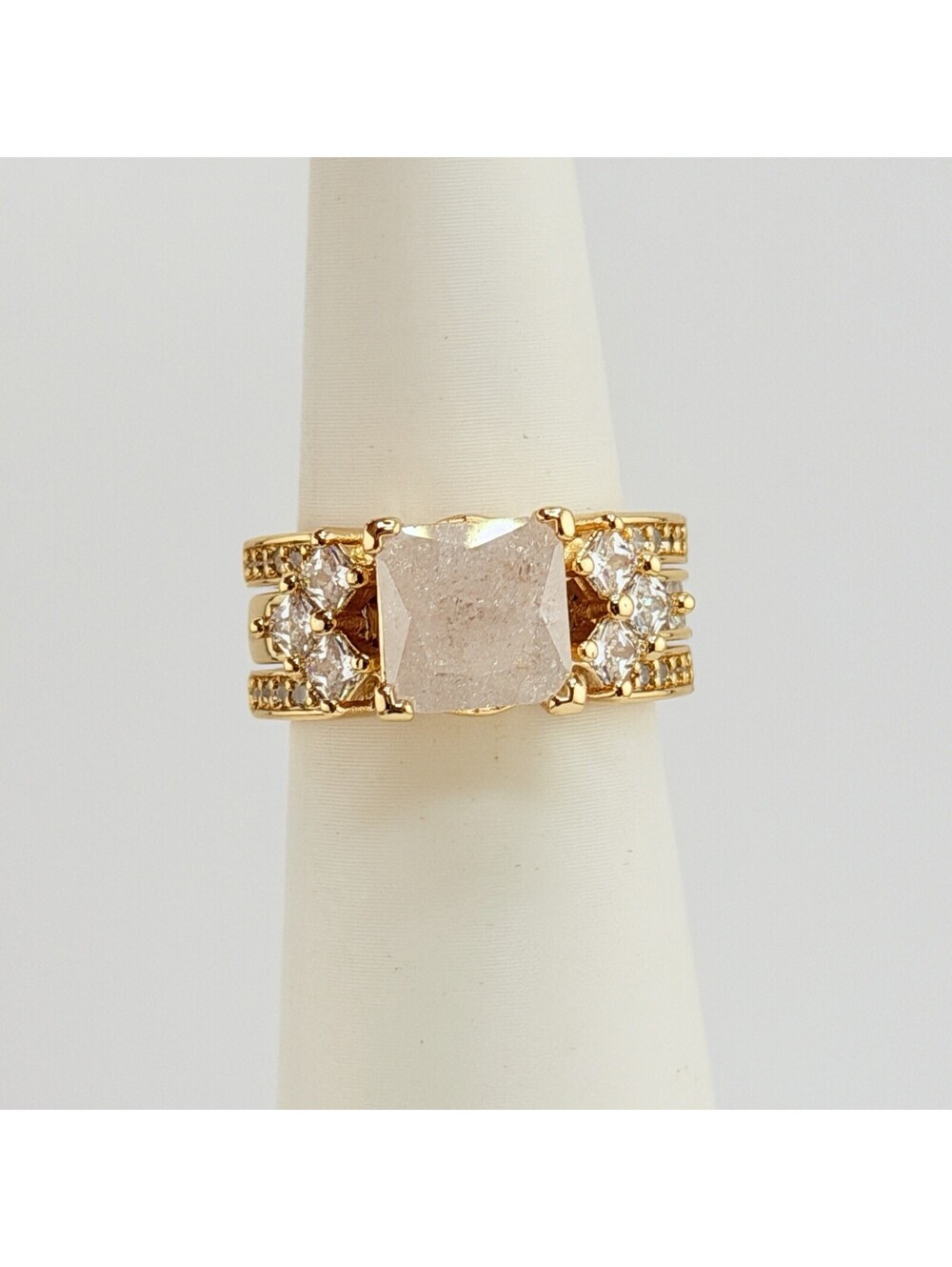 Bomb Party Sz 6 GOGO Unicorn RETRO White Ice Crystal on  Yellow Gold RBP2160